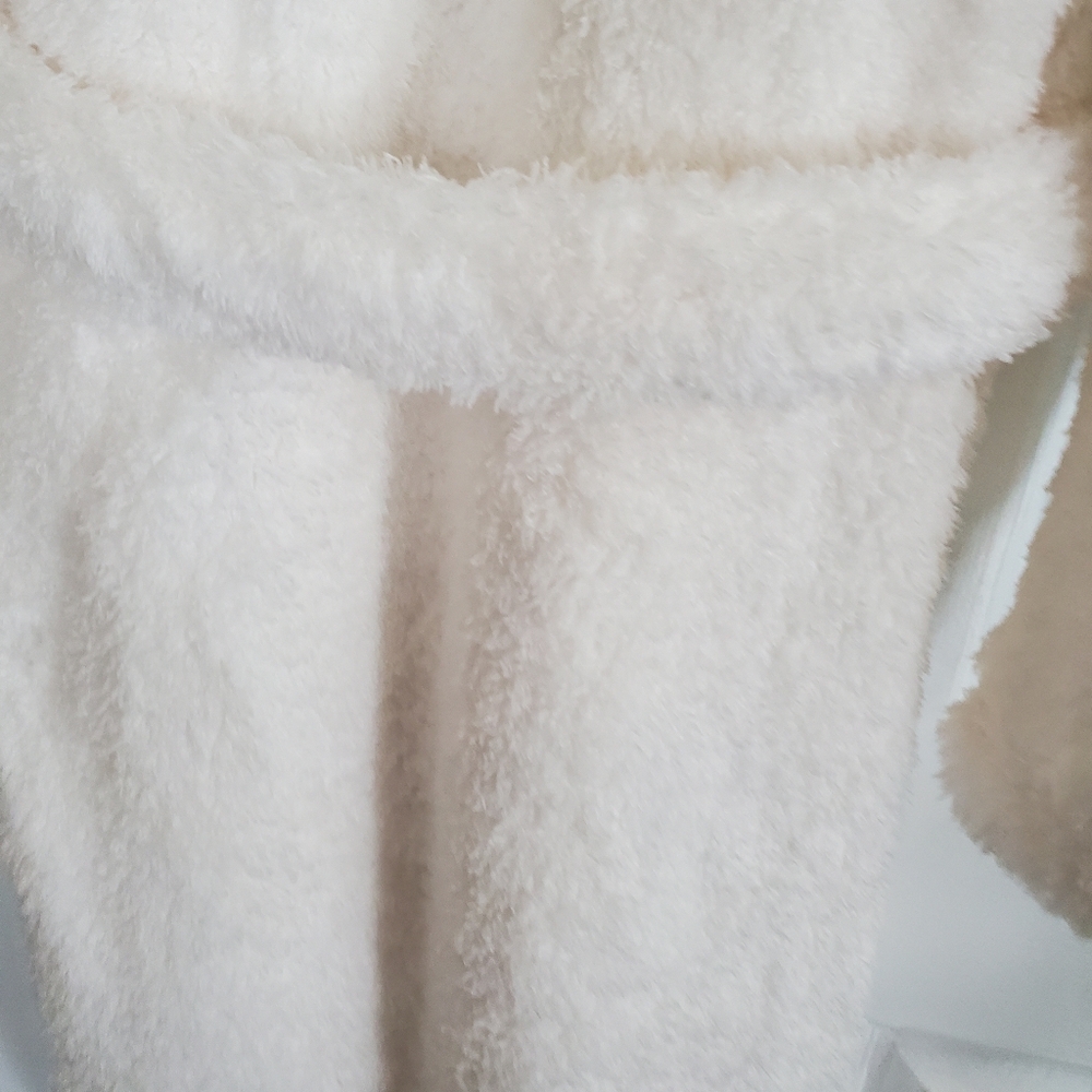 New White FLUFFY ROBE,ONE SIZE - Picture 9 of 10